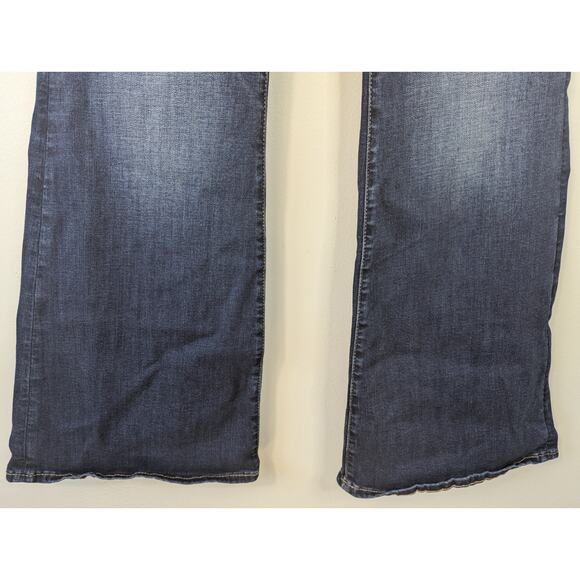 American Eagle Curvy Super High Rise Flare Jean in Classic Medium - Picture 3 of 8